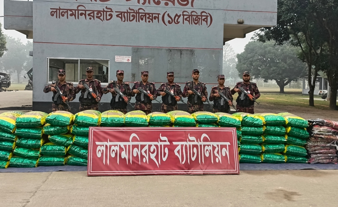 পুলিশের দু'দফা তল্লাশির পর ছেড়ে দেওয়া গাড়ি থেকে ভারতীয় জিরা ও সাল কাপড় জব্দ