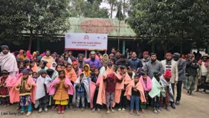 কুড়িগ্রামের প্রথম আলোর চরে প্রথম আলো বন্ধু সভার আয়োজনে শীতার্ত মানুষের মাঝে কম্বল বিতরণ