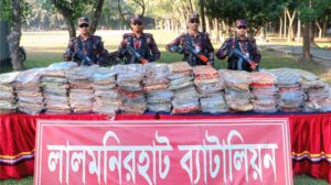 ভুরুঙ্গামারীর বাগভান্ডার  সীমান্তে ২৭২টি ভারতীয় কাতান শাড়ি জব্দ