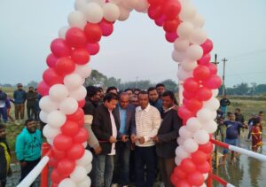 স্বেচ্ছাশ্রমে নদীর উপর বাঁশের সাঁকো নির্মাণ করলো যুবদল