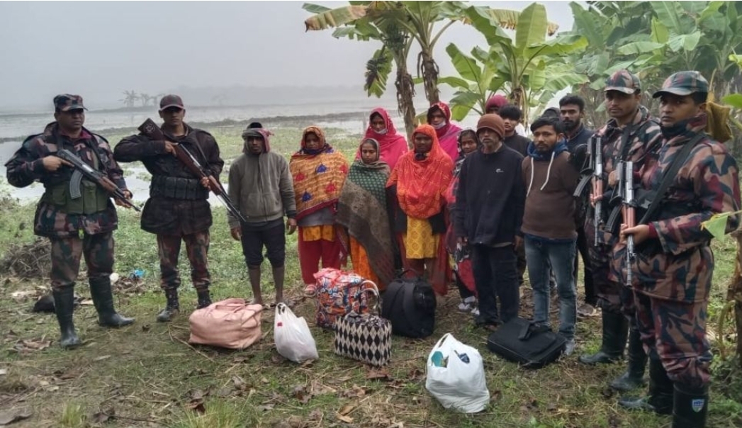 ভোলাহাট সীমান্তে অবৈধ অনুপ্রবেশের সময় ২৭ জন আটক