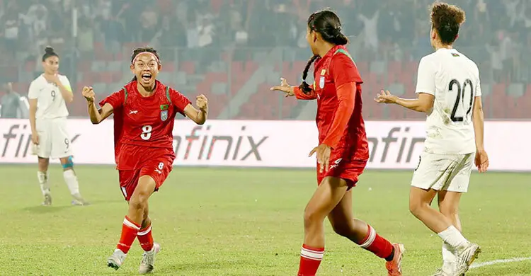 দর্শনীয় ভলিতে প্রথম আন্তর্জাতিক গোল; কলসিন্দুরে ফিরে মায়ের রান্নার অপেক্ষায় মারিয়া মান্দা