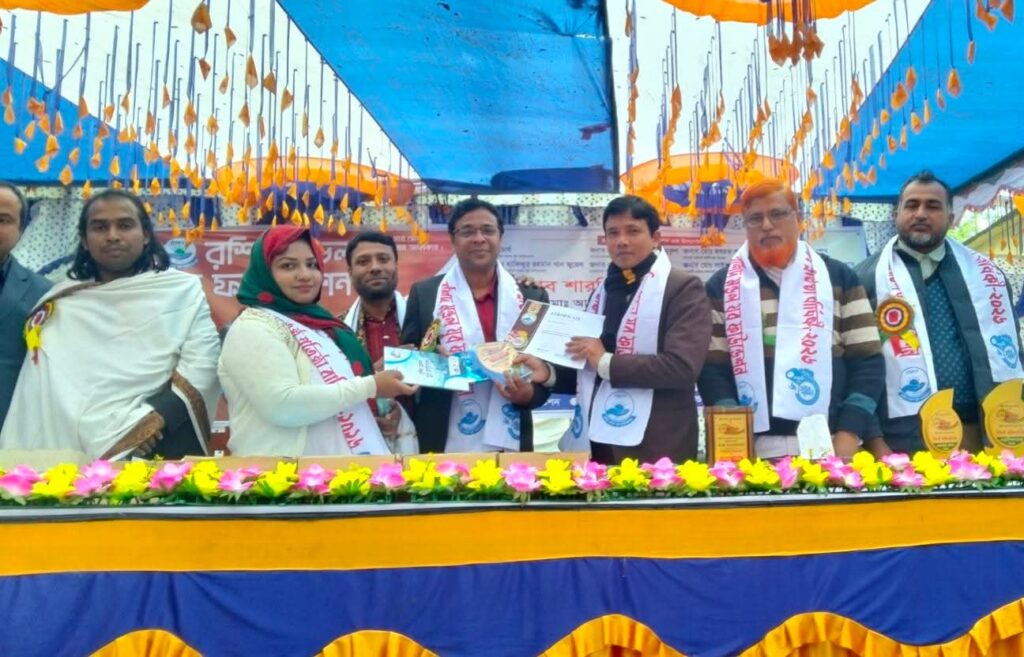 আঞ্চলিক উন্নয়নে সাংবাদিকতায় অবদান: সম্মাননা পেলেন এম চঞ্চল খান