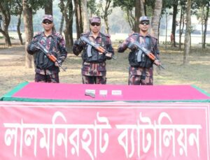 লালমনিরহাটের মোগলহাট সীমান্তে বিজিবির বিশেষ অভিযানে ইউএসএ তৈরী বিদেশী পিস্তল ও গুলি উদ্ধার