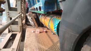 অতিরিক্ত ইট বোঝাই ট্রাকে সোনাহাট সেতুর পাটাতন ভেঙ্গে যোগাযোগ বন্ধ