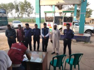 রাণীশংকৈলে মিটারে কারচুপি ধরা পড়ল: ভ্রাম্যমাণ আদালতের অভিযানে ফিলিং স্টেশনকে ২০ হাজার টাকা জরিমানা