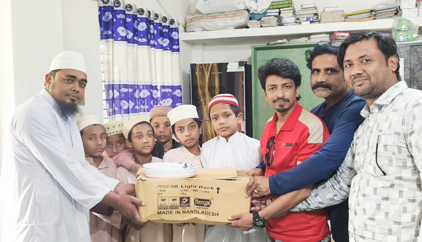 বড়াইগ্রামের ভরতপুর এতিমখানা ও কওমী মাদ্রাসায় সাংবাদিকের উদ্যোগে অনুদান প্রদান