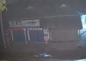 ভুরুঙ্গামারীর বলদিয়া ইউনিয়নের মিলনী বাজারে ‘রোবট সাদৃশ্য’ বস্তু ঘিরে আতঙ্ক।