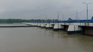 বিপদসীমার ওপরে তিস্তার পানি, পানি নিয়ন্ত্রণে তিস্তা ব্যারাজের ৪৪টি জলকপাট খুলে রাখা হয়েছে